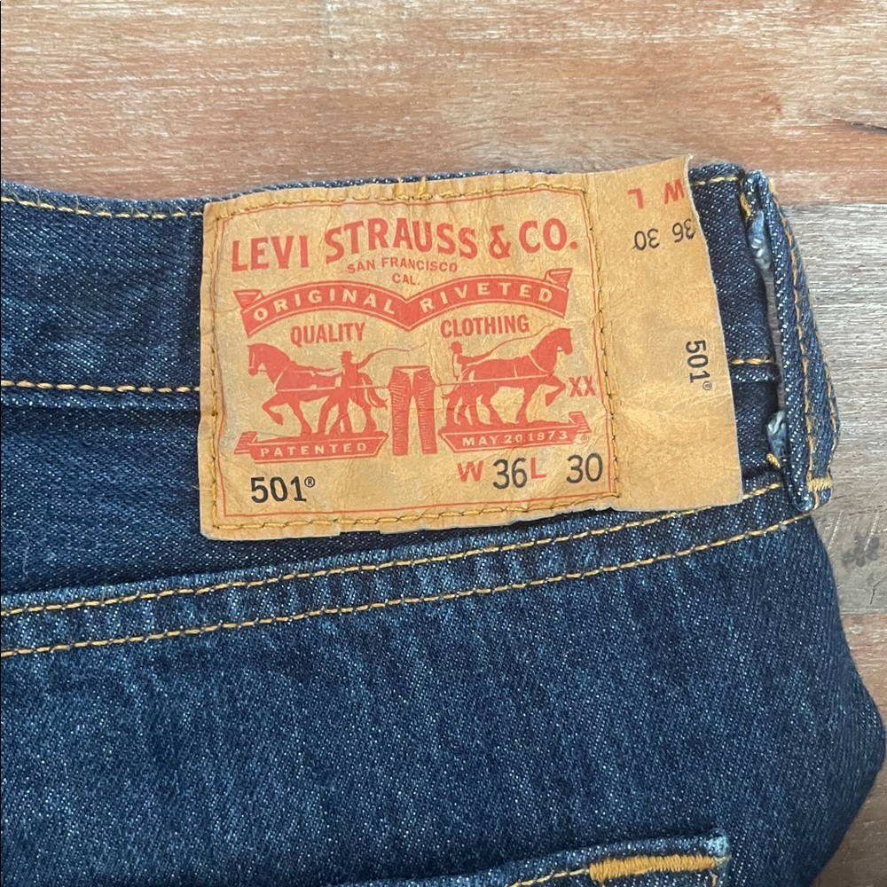 Levi's 501’s Men's Deep Indigo Jeans 36x30 - Picture 5 of 7